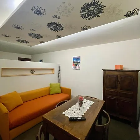 Rene De Challant Apartment *